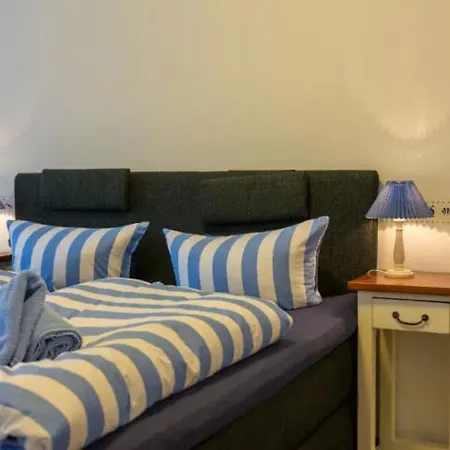 Huus Suelltje In't Logis Apartment